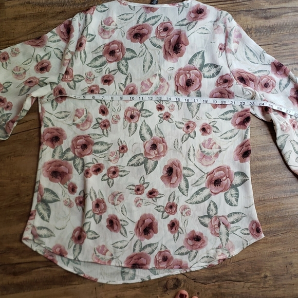 Bell sleeve blouse - Picture 5 of 8